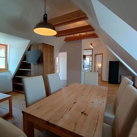 Apartmany Maly Mnich Mníšek pod Brdy Bagian luar foto