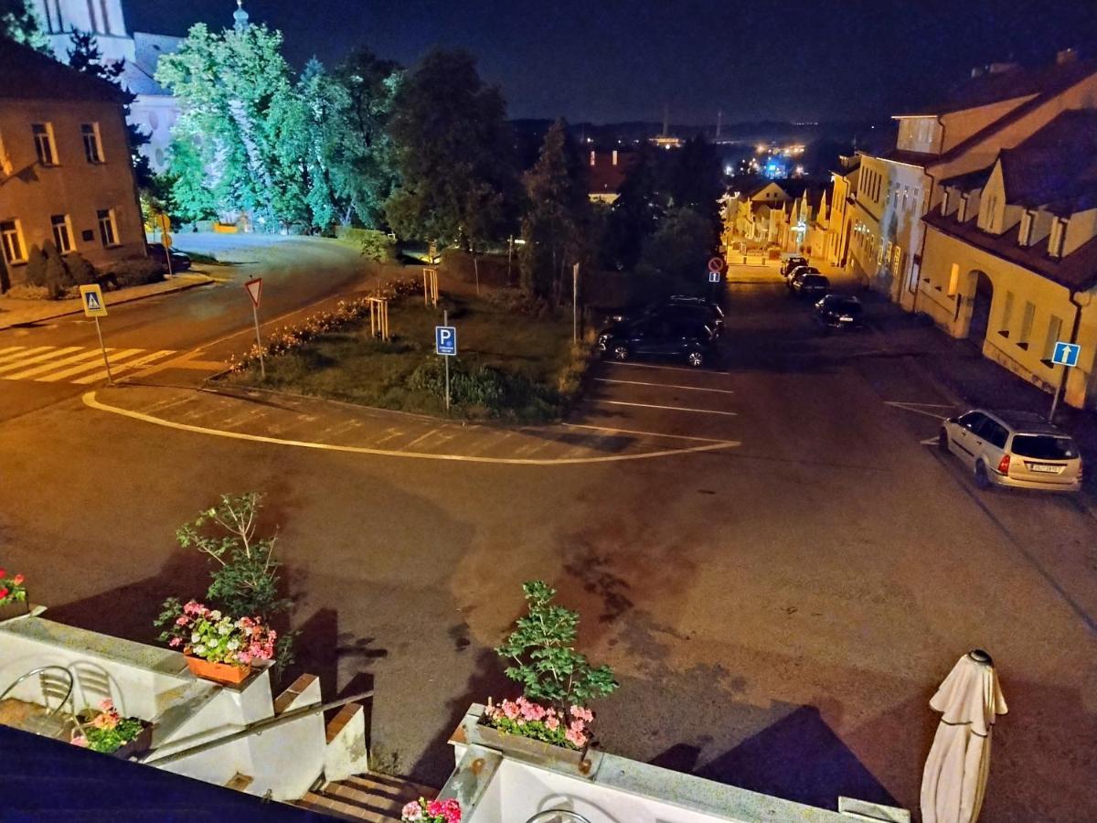Apartmany Maly Mnich Mníšek pod Brdy Bagian luar foto