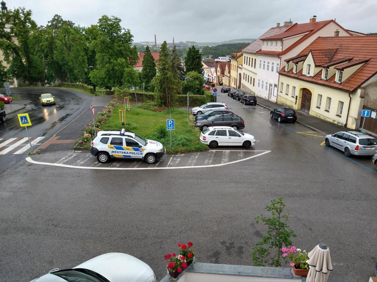 Apartmany Maly Mnich Mníšek pod Brdy Bagian luar foto