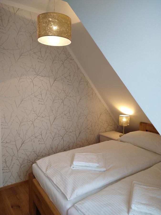 Apartmany Maly Mnich Mníšek pod Brdy Bagian luar foto