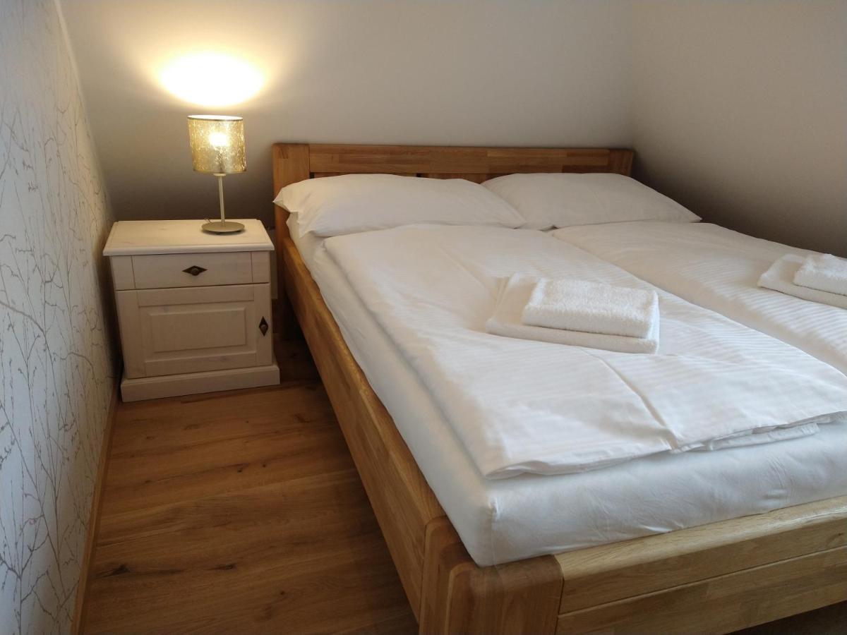 Apartmany Maly Mnich Mníšek pod Brdy Bagian luar foto