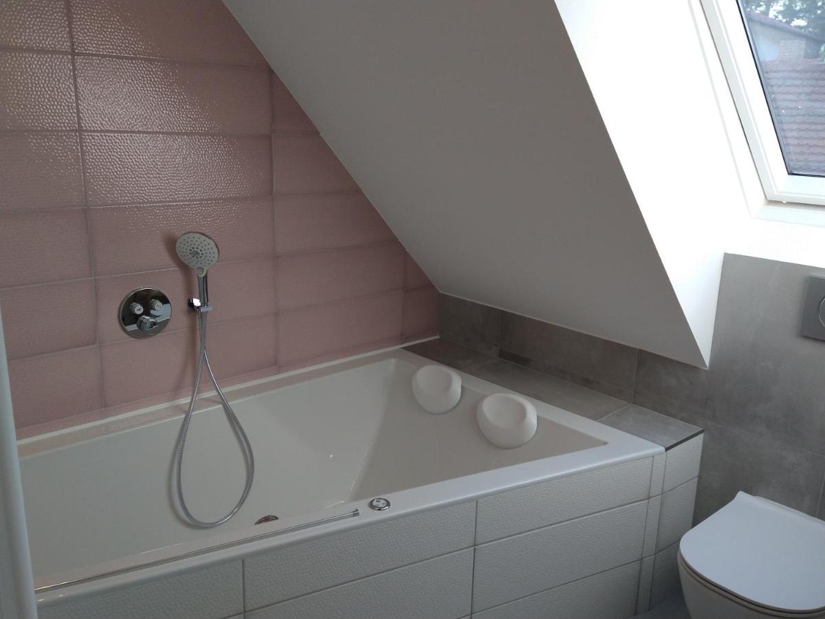 Apartmany Maly Mnich Mníšek pod Brdy Bagian luar foto