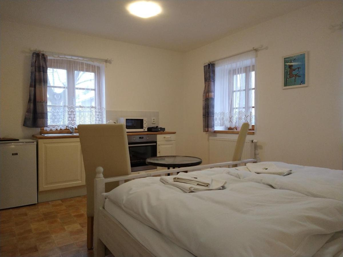Apartmany Maly Mnich Mníšek pod Brdy Bagian luar foto