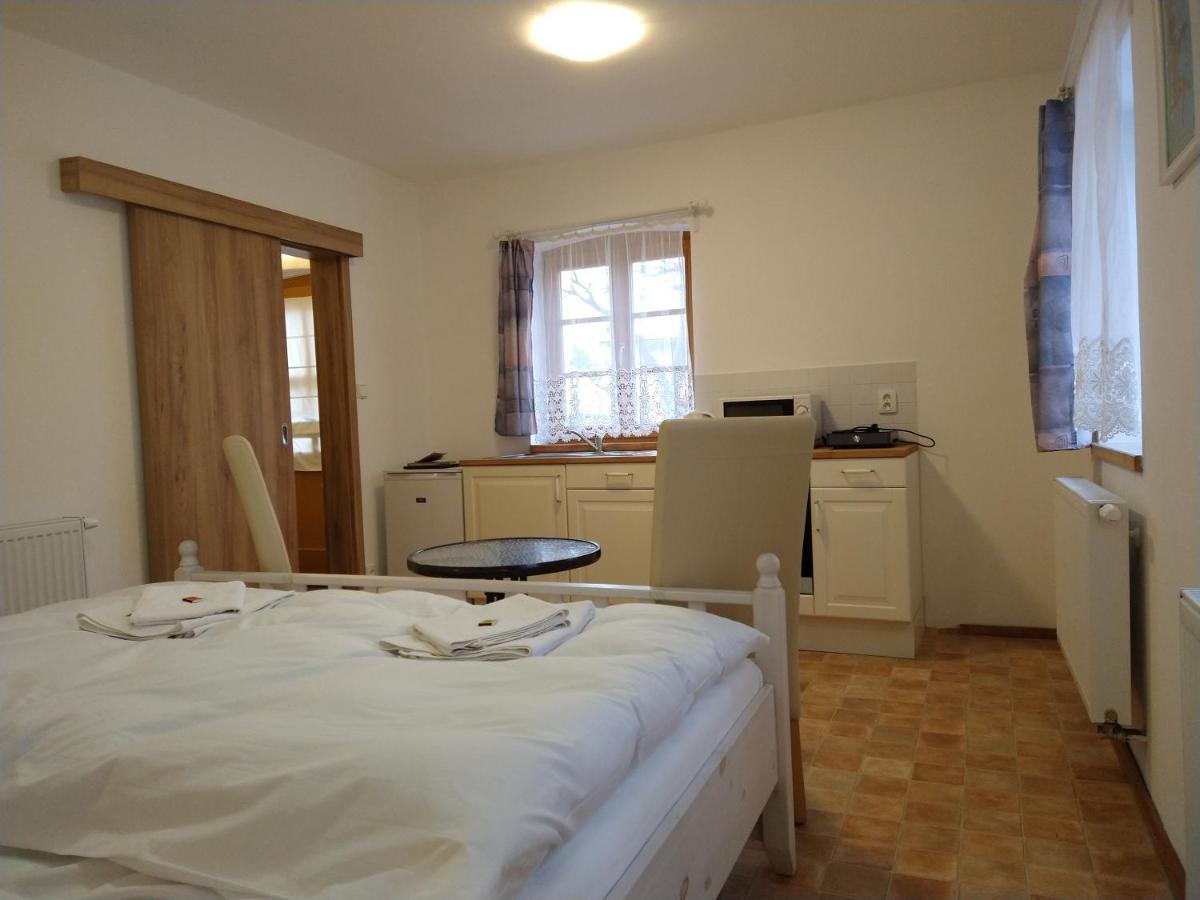 Apartmany Maly Mnich Mníšek pod Brdy Bagian luar foto