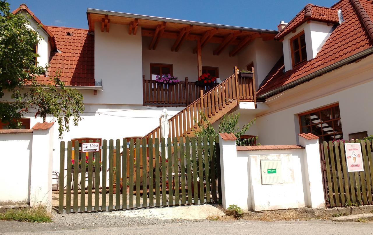 Apartmany Maly Mnich Mníšek pod Brdy Bagian luar foto