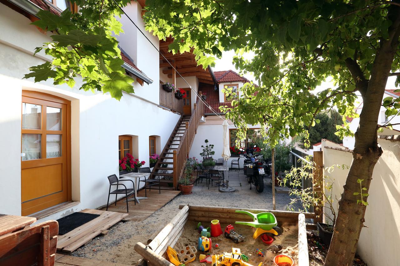 Apartmany Maly Mnich Mníšek pod Brdy Bagian luar foto