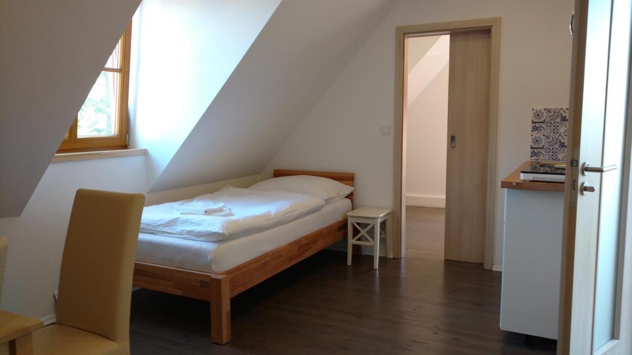 Apartmany Maly Mnich Mníšek pod Brdy Bagian luar foto