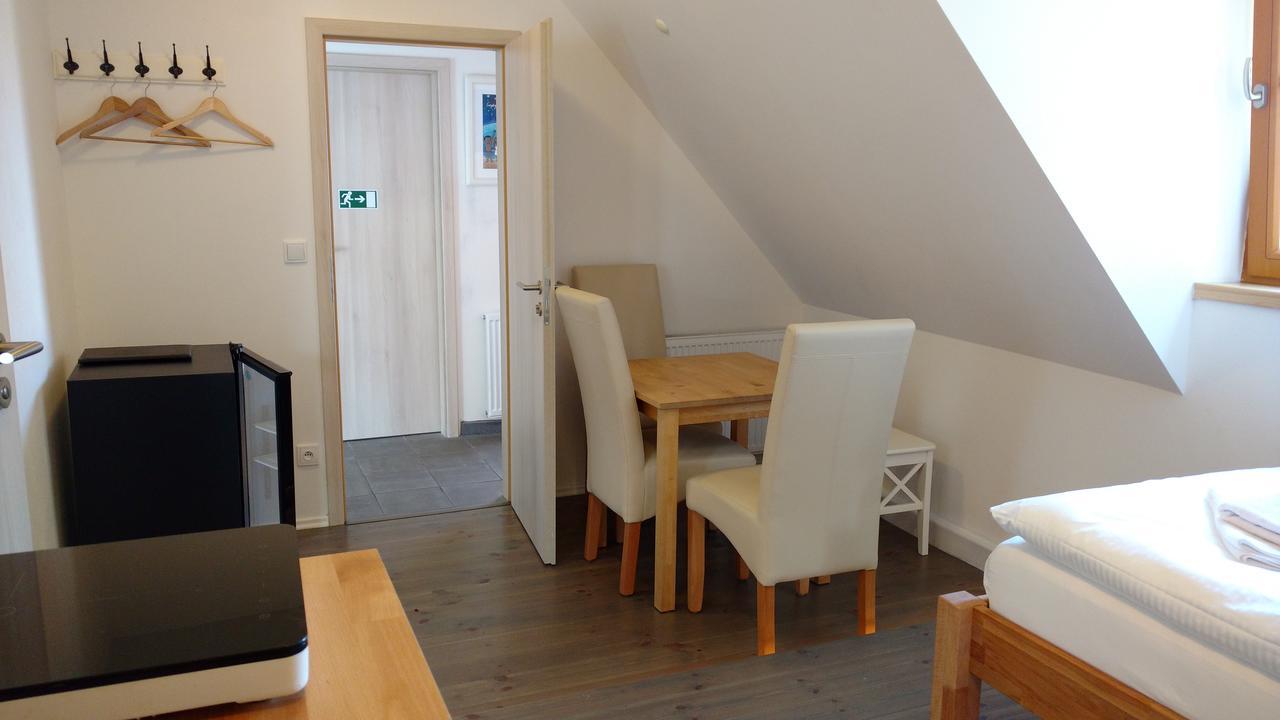 Apartmany Maly Mnich Mníšek pod Brdy Bagian luar foto