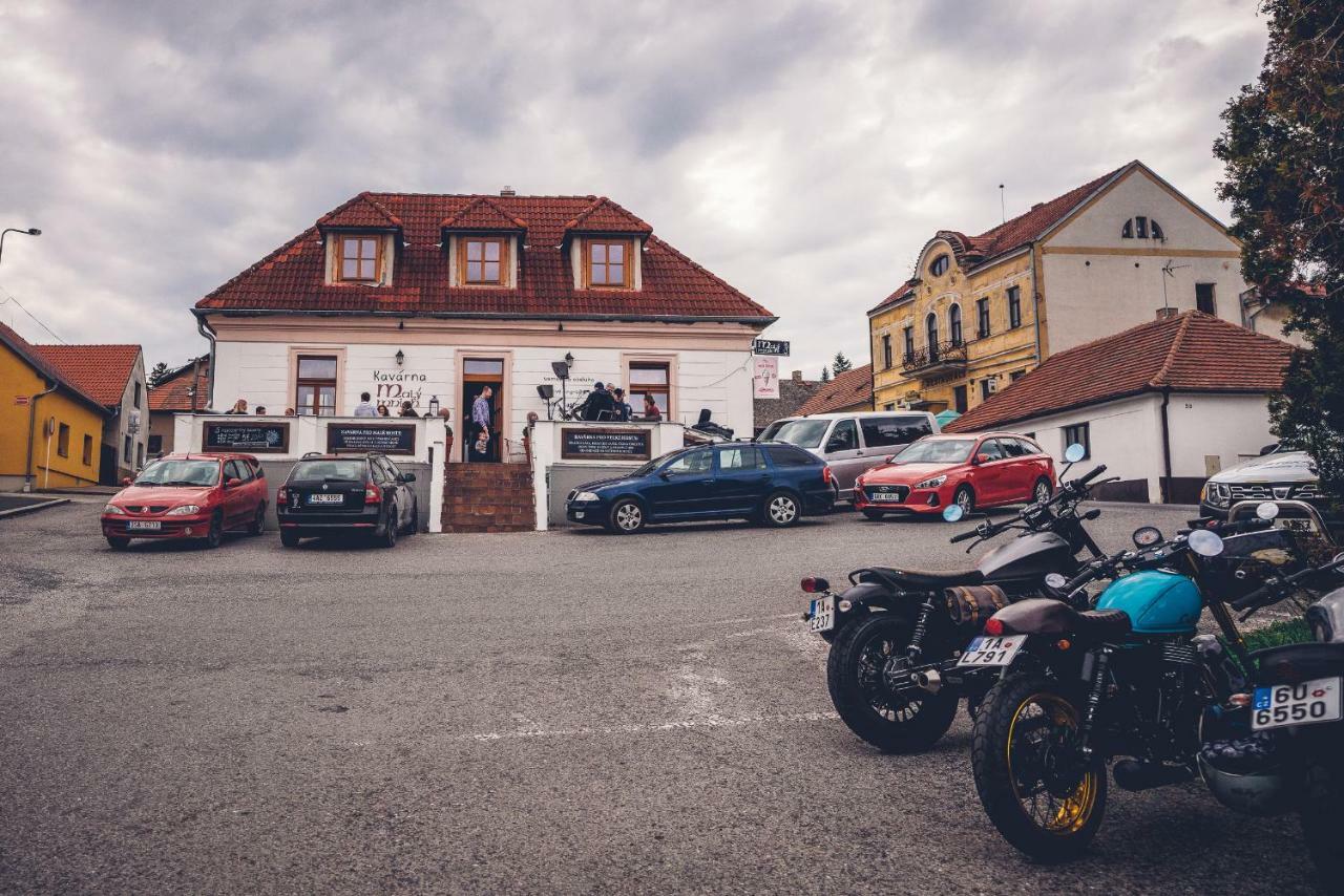 Apartmany Maly Mnich Mníšek pod Brdy Bagian luar foto
