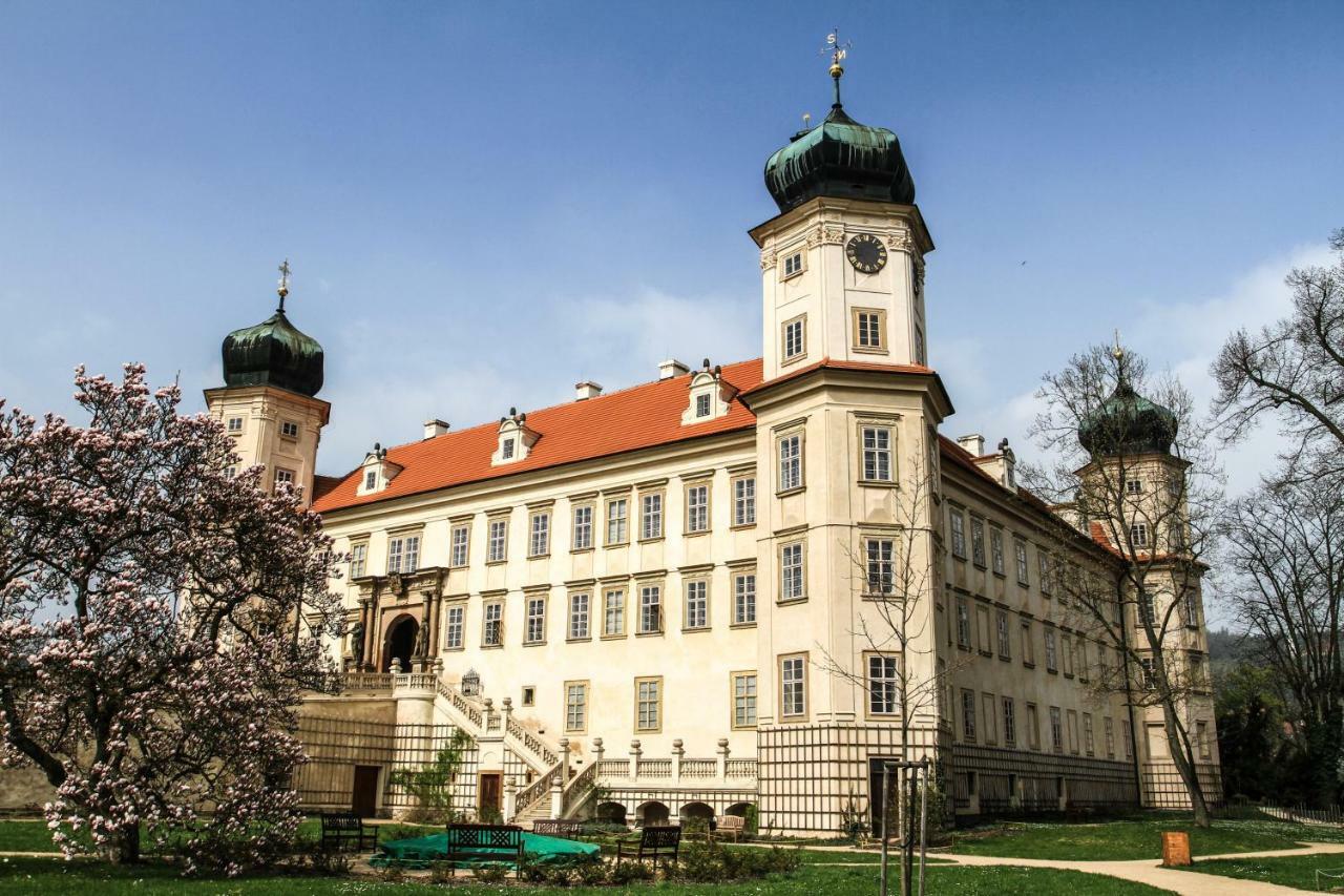 Apartmany Maly Mnich Mníšek pod Brdy Bagian luar foto
